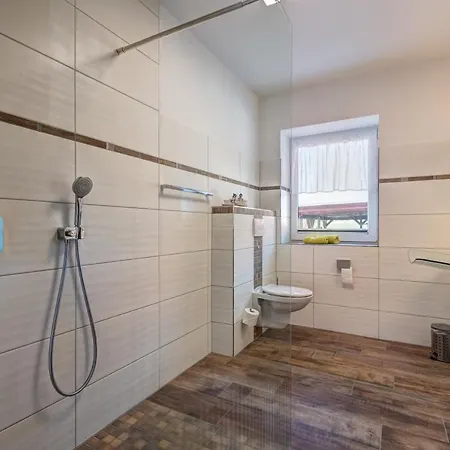 Haus Im Gruenen * 塞巴特黑灵斯多夫