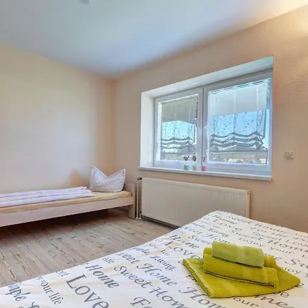 Haus Im Gruenen Apartment