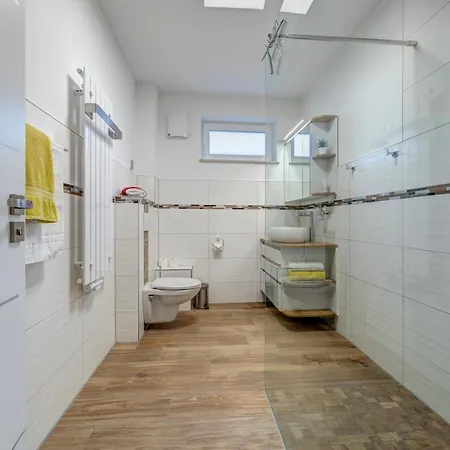 Haus Im Gruenen * 塞巴特黑灵斯多夫